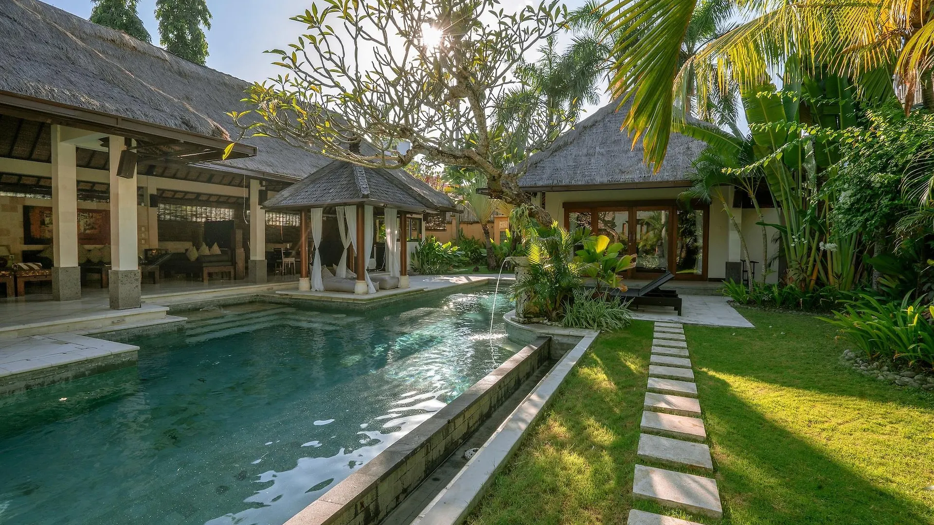 Maya Sayang Bali Villa سمينياك 4*,  إندونيسيا