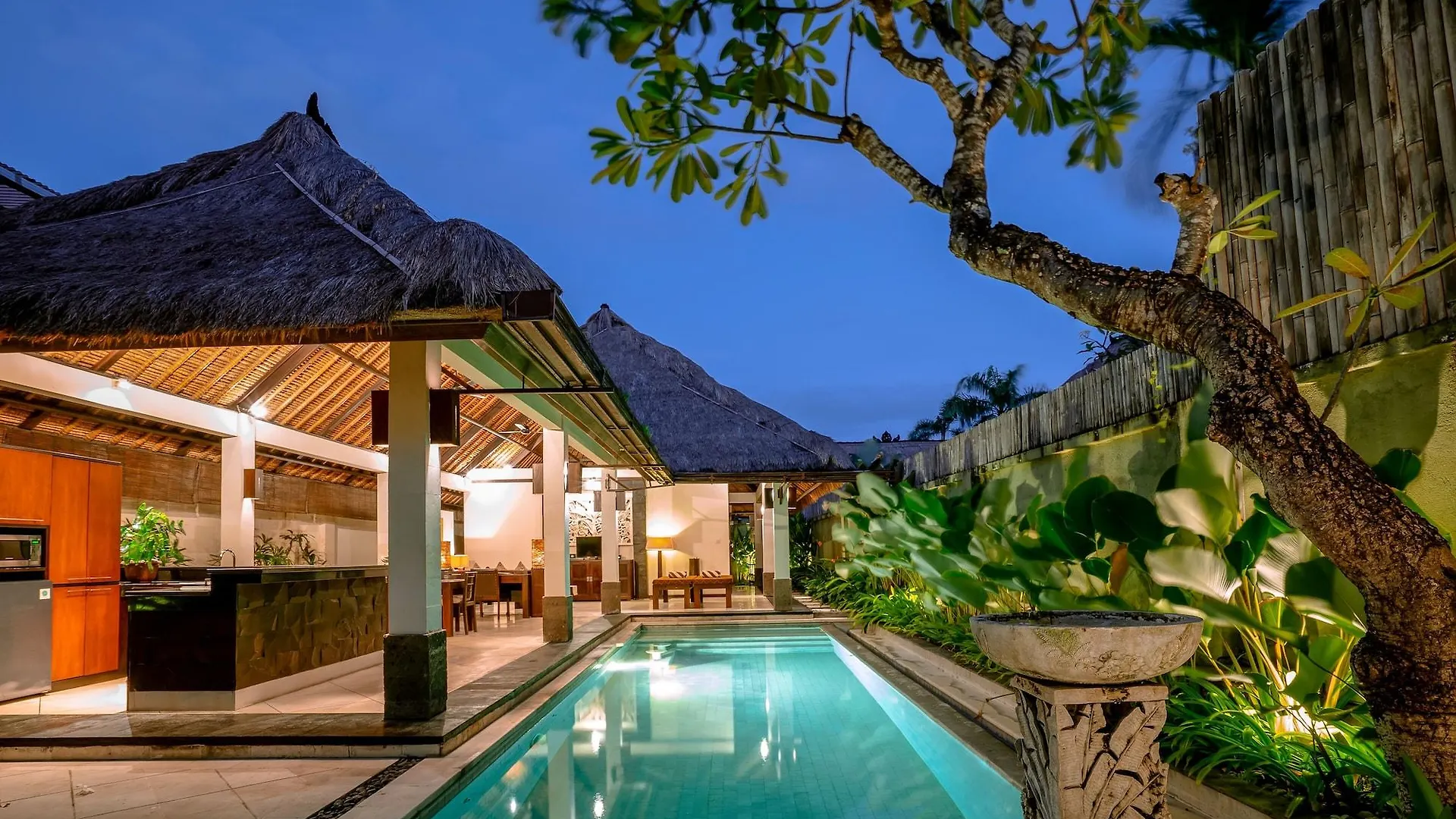 Maya Sayang Bali Villa سمينياك 4*,