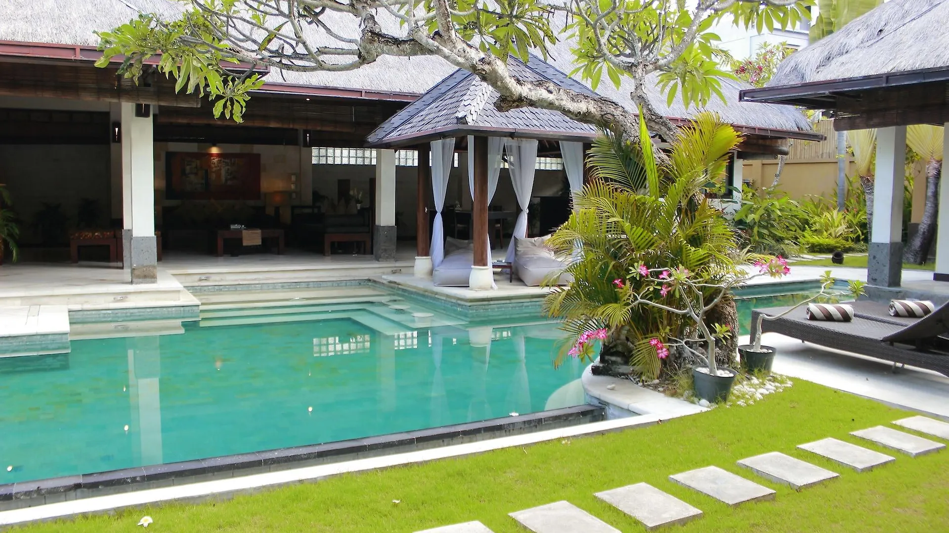 Maya Sayang Bali Villa Семиньяк Отель